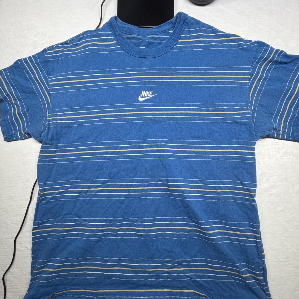 Nike Men's Blue and White Striped Tee